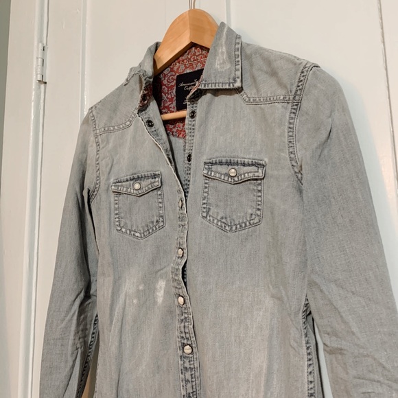 American Eagle Women’s Button-Up Denim Blouse - Picture 3 of 3